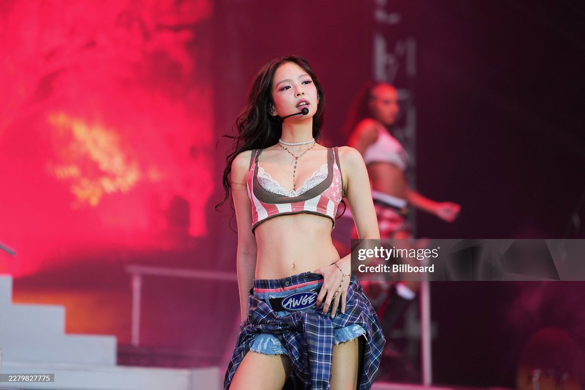 NEWSJENNlE's tweet photo. 📸 260608 JENNIE performs at the 2026 Governor's Ball, New York City (via GETTY)

JENNIE HEADLINES GOV BALL
#JENNIEGovernorsBall #JENNIE https://t.co/no6OE2dwSD