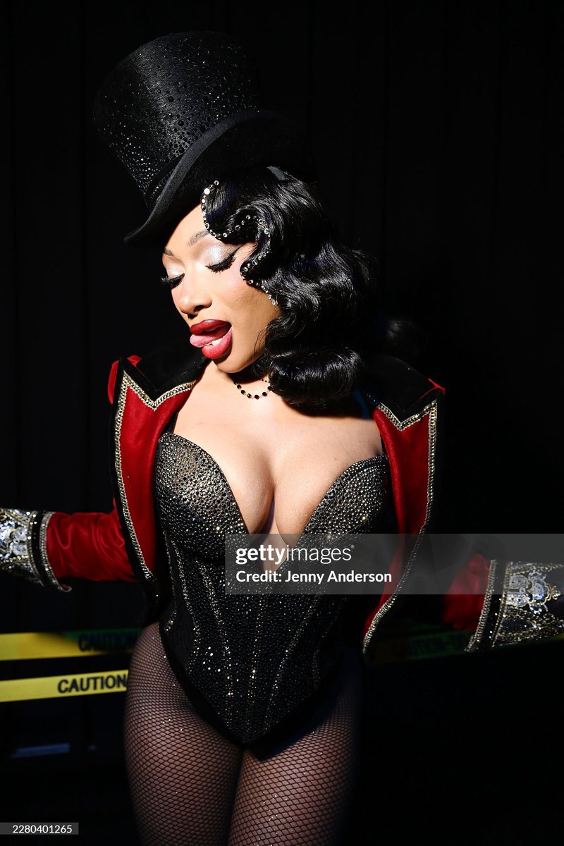 MegansStats's tweet photo. Megan Thee Stallion backstage at the 2026 Tony Awards! https://t.co/LQt3c8fg8n