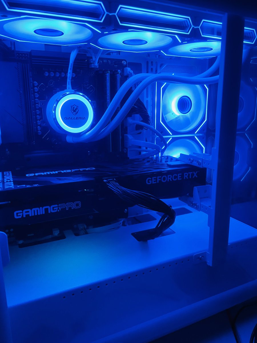 vCrisisv's tweet photo. New pc https://t.co/Pbksx18Trf