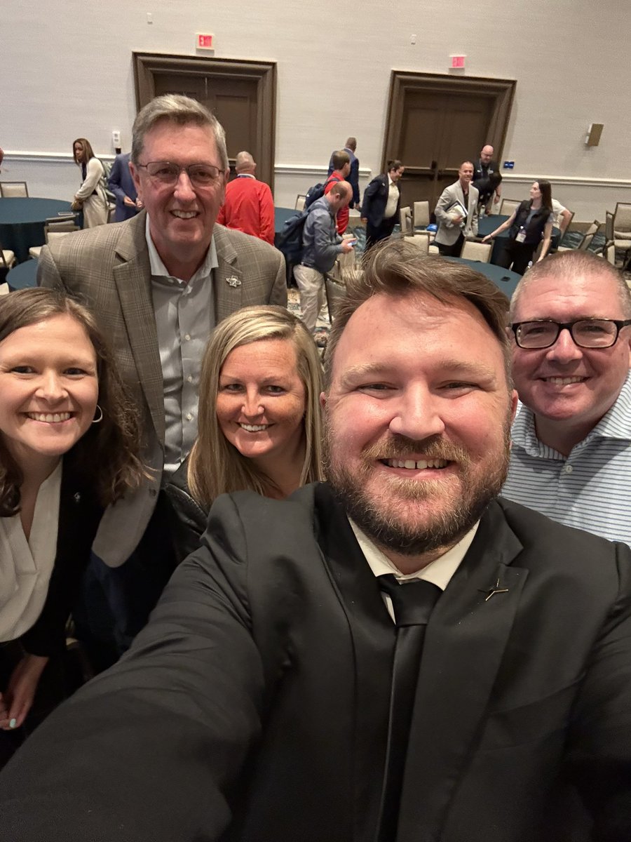 jameshillPR's tweet photo. An awesome panel and audience this afternoon at #CSCUnite26 in Vegas for our session on How to Win at Budgeting! 

Thank you for having me and a major kudos to everyone who put this together! https://t.co/3CVu4PQE4e