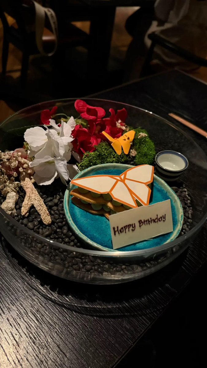 Pani_'s tweet photo. Tiap habis jalan sama cowoku nambah 2kg bjir. Banyakan makan manis nya juga 😭😭 cheesecake, dubi cuki puki, crepes, ice cream, minuman manis &amp; makan beratnya nasi uduk. Gimana ga bloated hueee. Harus dieeeet😞😞 https://t.co/xt5eKCzjjM