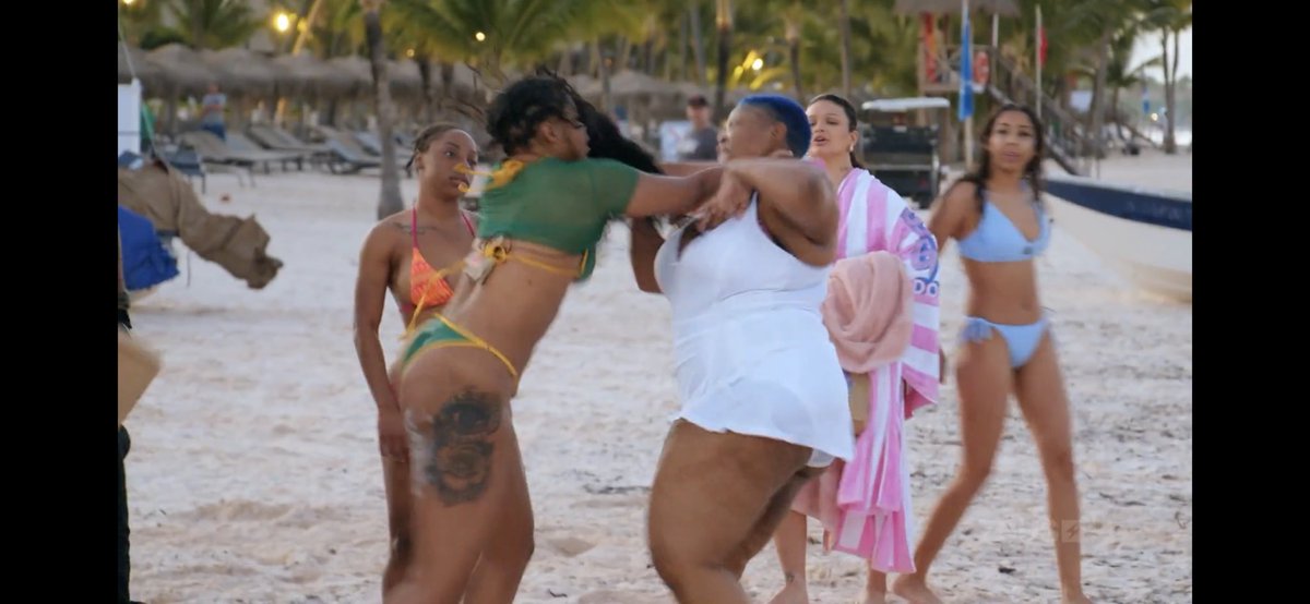 Bydneebaaby's tweet photo. Big for NOTHING!!  Whooped like Lauren said
#BaddiesGoneWildDominicanRepublic https://t.co/PAUDcrZPb6