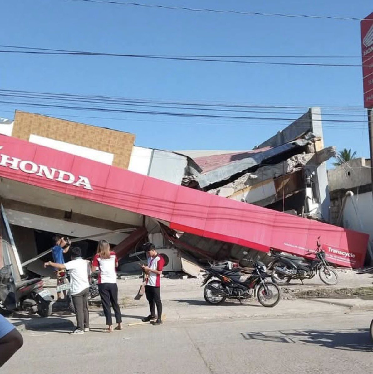 laptoptravel's tweet photo. Earthquake in #Philippines caused tremendous damage! @DougieFreshPick #Tsumami Warning ‼️ https://t.co/UVs04aD3jD