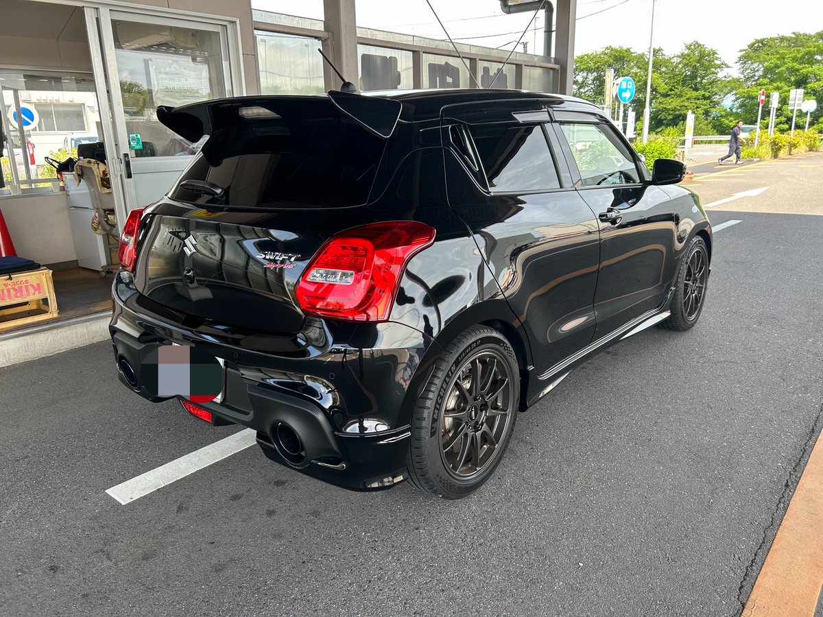 KoolMr11's tweet photo. ZC33S 買いました！！前オーナーへ「降りる時が来たら連絡下さい！」がまさかのこのタイミング😂この機を逃すと二度とチャンスは無いので清水の舞台から飛び降りました！！所謂出来車ではありますが、足廻りブレーキタイヤホイールは僕が全て手掛けてます😆✨実に20年振りのスイスポ！
男の増車です😂 https://t.co/n6feRupPwR