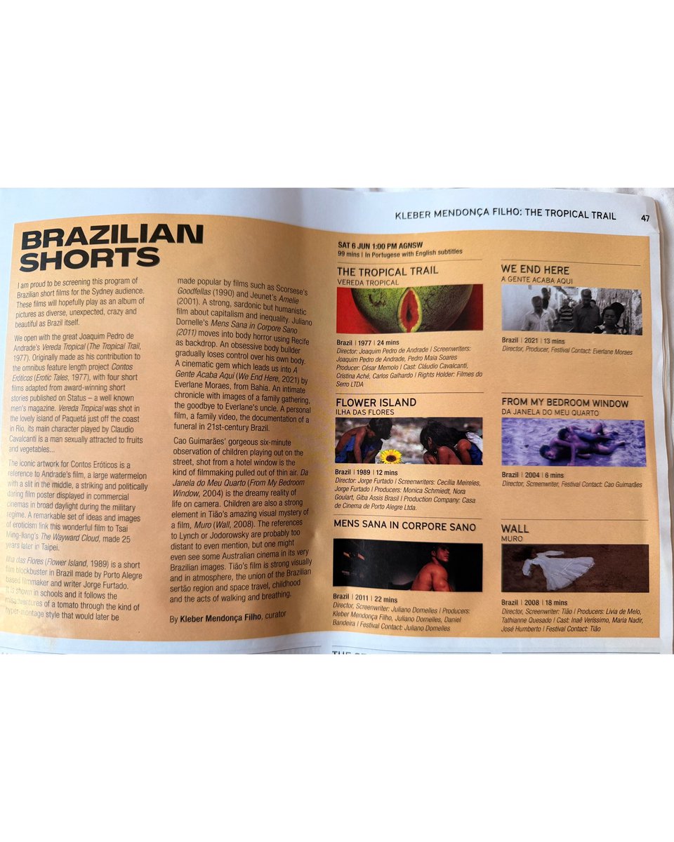 kmendoncafilho's tweet photo. No Festival de Sydney apresentando um programa especial de filmes brasileiros que batizei de THE TROPICAL TRAIL (VEREDA TROPICAL), por causa do filme maravilha de Joaquim Pedro de Andrade feito em 1977. Cada programa de cinema brasileiro que apresento no exterior é feito sob medida para o freguês. Todos têm em comum sempre um filme, a obra prima CABRA MARCADO PARA MORRER, de Eduardo Coutinho. Sydney tem um festival de enorme público e cinefilia. Gosto do programa por equilibrar uma visão larga de cinema brasileiro, incluindo uma seleção de curtas que amo. Adorei ver a melancia do Vereda anunciada na Art Gallery of New South Wales. Muito obrigado Nashen Moodley pelo convite. Na verdade, estou em Sydney como presidente do júri da competição internacional do @sydfilmfest . ✌🏼♥️🗣️🍷