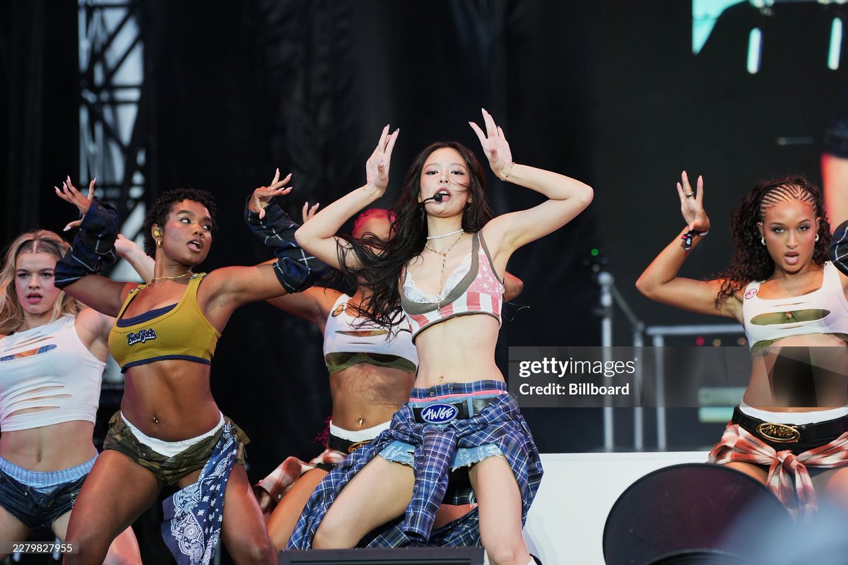 GENIUS9N's tweet photo. #JENNIE Headlining Gov Ball by Getty images. https://t.co/4SyVyOWeiZ