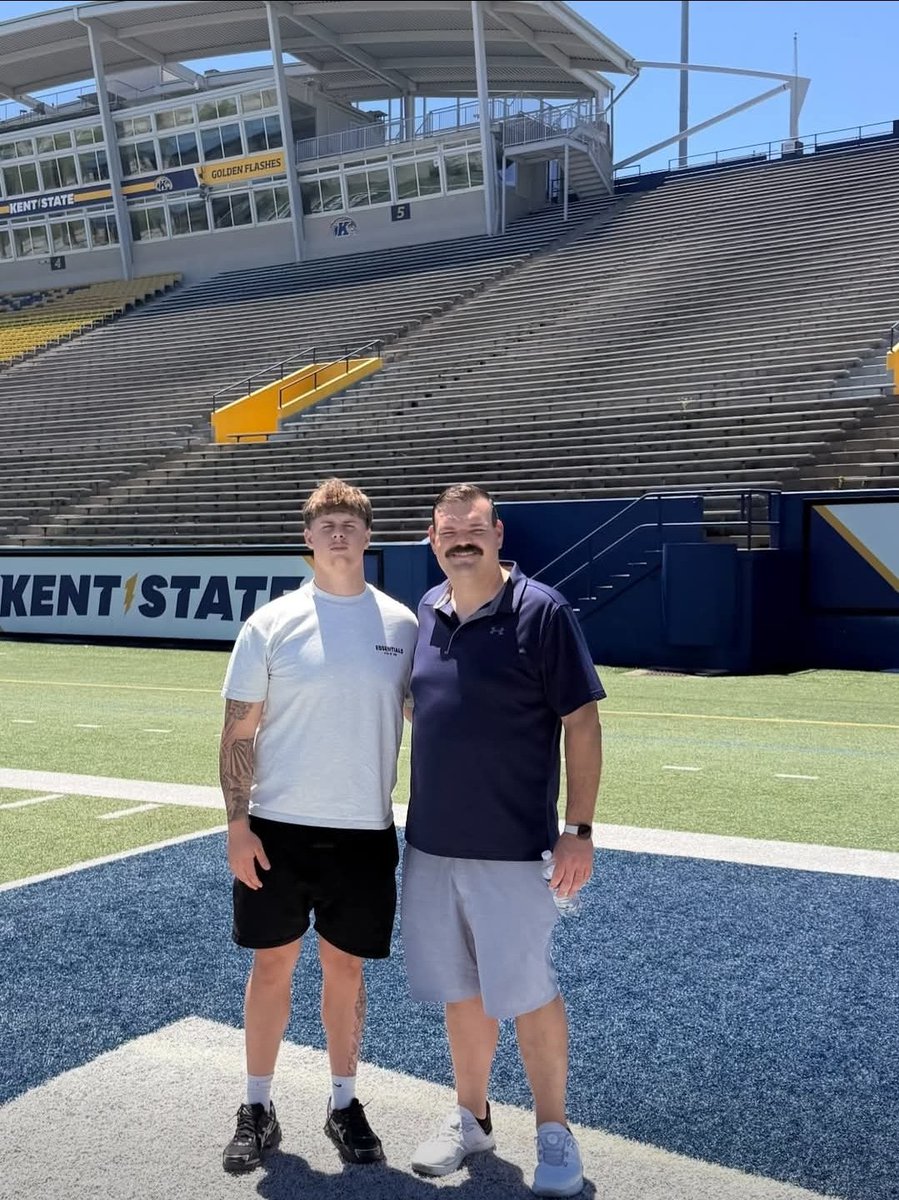 CoachLuke777's tweet photo. Congrats to Coal Grove HS 2027 O-lineman @AHankins86288 (6-5 275) on earning an offer to Kent State Univ! Big, strong, tough young man with tremendous upside!
#GOGROVE
@AllenTrieu @Mark__Porter
@CGFootball1 @KentStFootball
@coachmacarney @Coach_Stad @CoachCPatt @_CoachHailey https://t.co/gjDpUkLweL