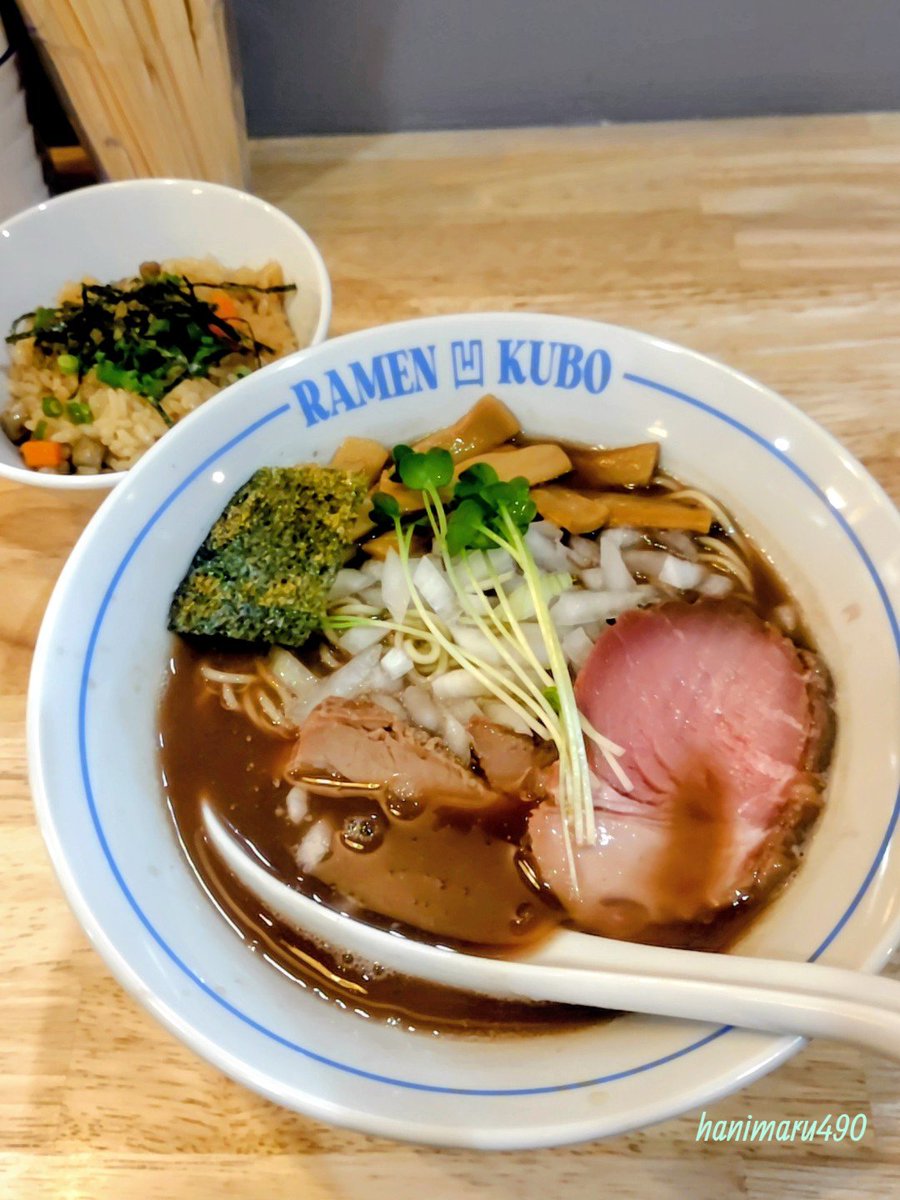 hanimaru490's tweet photo. RAMEN凹KUBO＠入間市
 
《特別営業》
濃密イカ煮干しらーめん
牛肉と牛蒡の炊き込みご飯

イカを飲みに来ました
まさに濃密✨
極上の一杯に舌鼓
ご馳走さまでした🙏
 
#RAMEN凹KUBO
#入間市 https://t.co/MHqSN953Hx