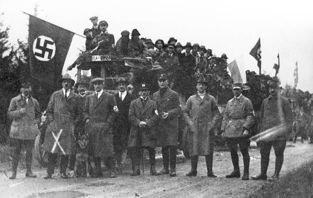 PunishedAoi's tweet photo. @GoyGems @WokelyCorrect a brief reminder of the "white pride" movement and why people might find it distasteful https://t.co/jFxlfOrreH
