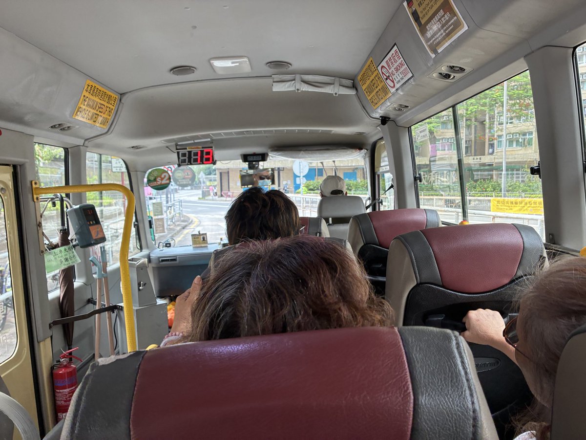 chatabi2010's tweet photo. ある日の香港。太和駅からミニバス25Kに乗るようGoogleさんから指示が出ていたが乗り場がない？そこへちょうど25Kがやってきて皆が乗り込んだのだが、なんとどんどん目的地から離れていきパニックに？？運転手さんがなんと英語が出来て、一安心の巻？！ https://t.co/YiJvHK0q2S