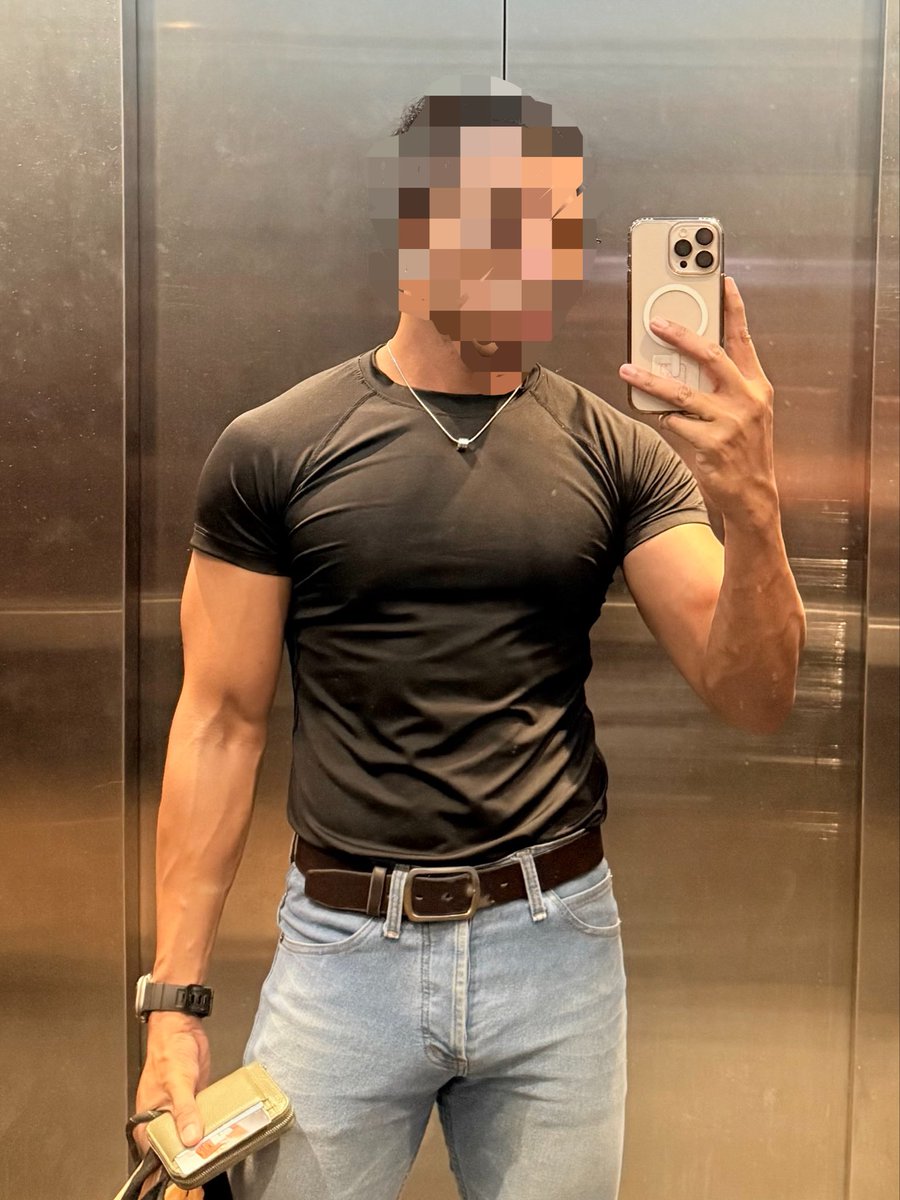 PaulSuit's tweet photo. เคล็ดลับของการหุ่นดี
เข้า fitness ❌
ใส่เสื้อตัวเล็ก ✅ https://t.co/CR0osSKmwi