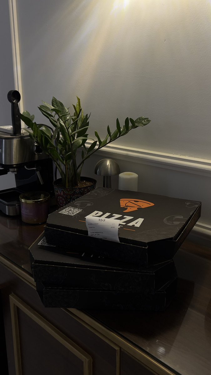 aa_ooo111's tweet photo. روتين يوم لطيف 🍕🍵 https://t.co/jVgXPgnw3u