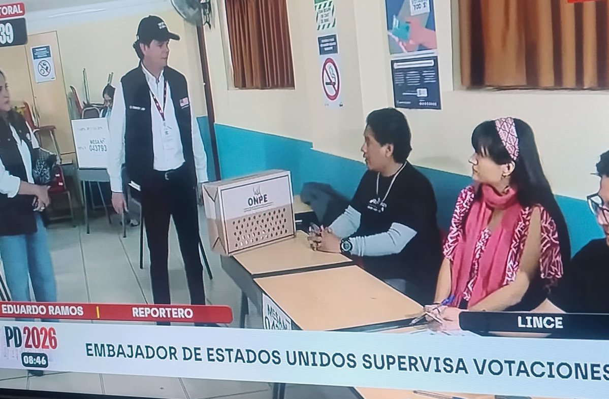 DOGDEGA's tweet photo. 🇺🇸🇵🇪 Embajador yanqui en el Perú asegurándose que gane su títere Keiko.El fraude se ha consumado ,muchas cédulas ya marcadas a favor de Keiko Fujimori fueron ingresadas a los locales de votación y también se encontraron a personeros de Fuerza Popular tarjando cédulas 

1/2 https://t.co/9eqaZbyTvK