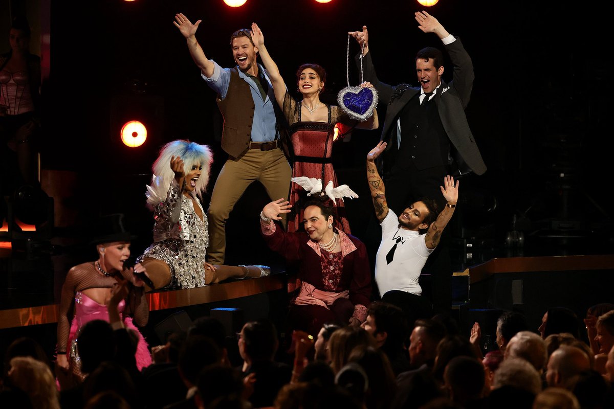 iHeartRadioBway's tweet photo. Shall we go for it? @Titanique at the #TonyAwards 💙🚢 https://t.co/K9FVUhYE6x