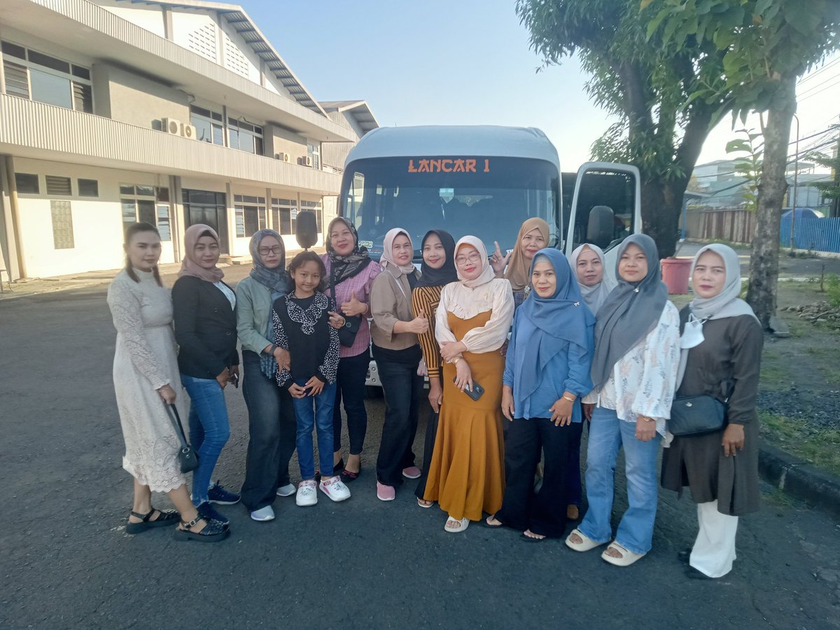 OkkeTransport's tweet photo. Sewa Mobil Surabaya atau Sidoarjo ready all unit 

Privat Car.
-Avanza Veloz
-Innova Riborn/Zenix
-Alphard
-Pajero
-Forthuner VRZ

Tourist Car/mobil pariwisata.
-Elf Long Giga/Macan 18 dan 20 seat
-Bus Medium 35 seat
-Big Bus 50/60 seat

WhatsApp 
+6285230825832 https://t.co/gcYv7SnboY