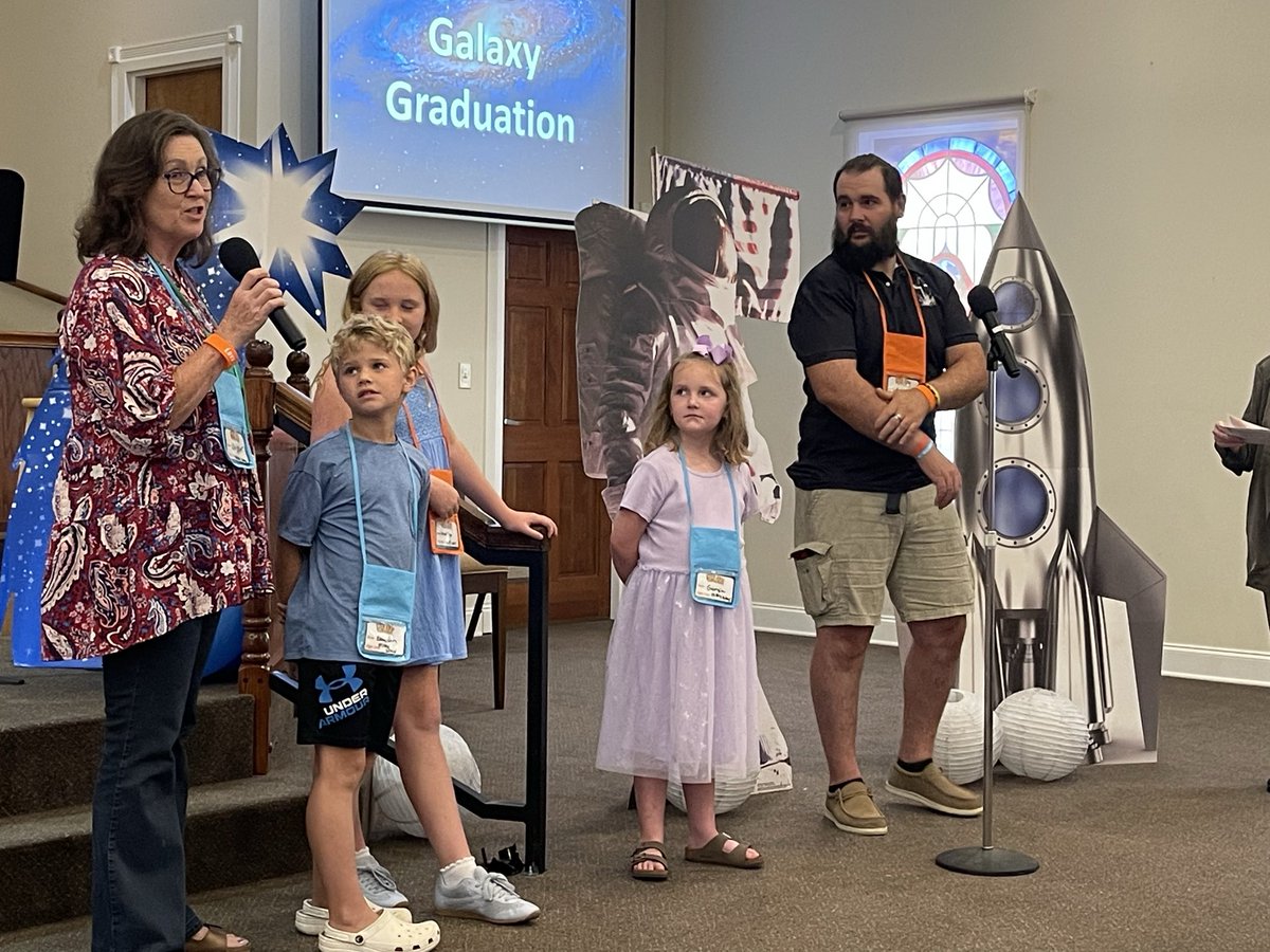 LBBChurch's tweet photo. We had an awesome VBS Graduation worship service this morning! Thank You, God for showing Your love to us! God loves us so, show His love to others! “Let us continue to love one another, for love comes from God.” 1 John 4:7 #comehomeatlbbc https://t.co/ItOrU7jpBV