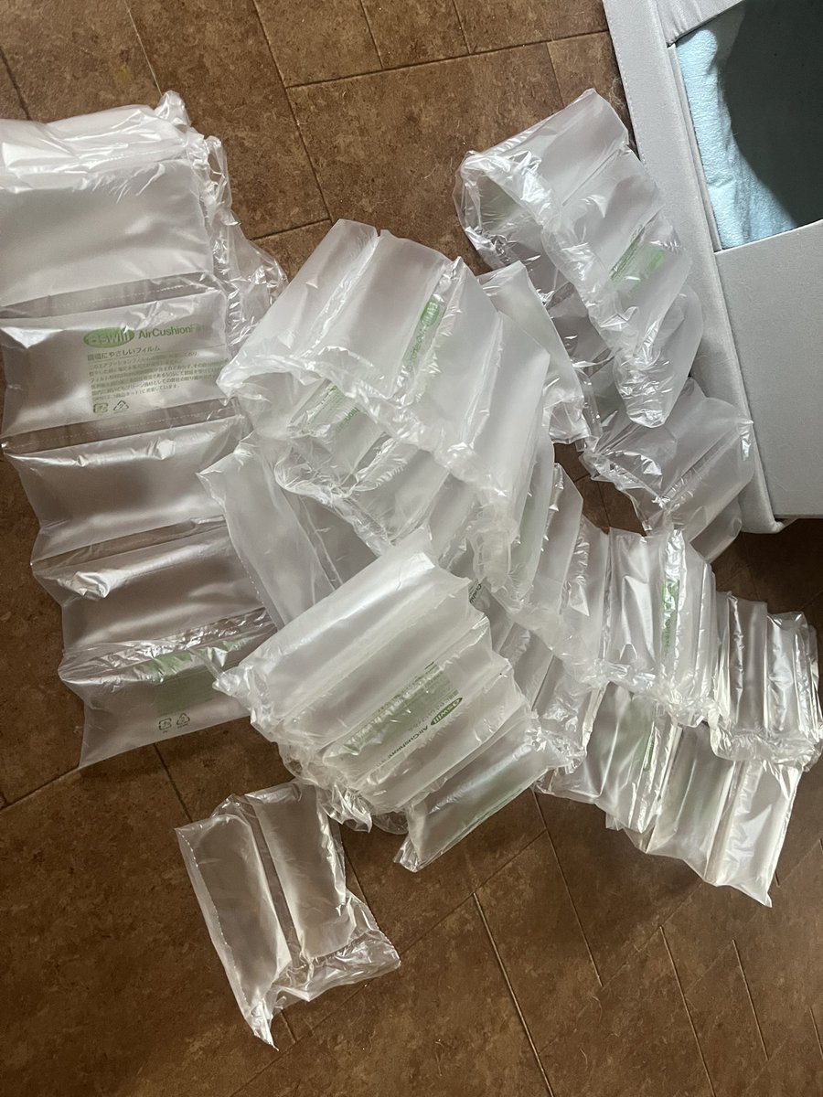himerampapi's tweet photo. レオサク当選報告

いつも早い発送と無駄に丁寧すぎる
梱包📦は凄いです笑
このエアークッションとの戦いが
また始まる…

いつもありがとう😊

#レオサク当選報告
#レオとサクラ https://t.co/5zsHV5yzUz