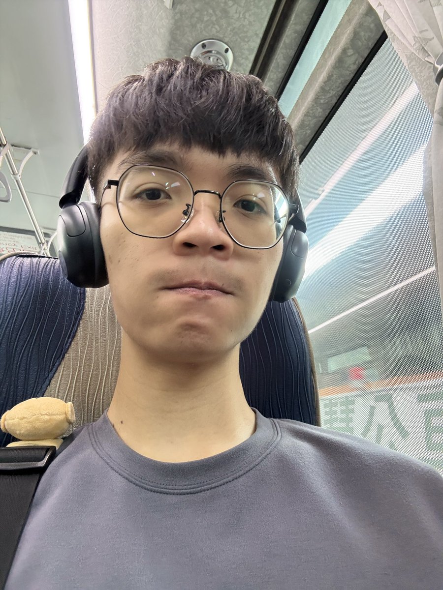 aiden_408's tweet photo. 因為請假把鬧鐘關掉，結果今天八點才醒👉🏻👈🏻
（6/22） https://t.co/rnmQX4lezm