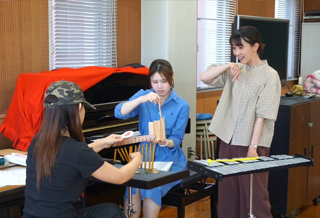 ToyoEiwaUniv's tweet photo. HP更新しました🌷

6/27開催のペープサート上演に向け、小井塚ゼミの学生が練習を行いました
https://t.co/pvtJQ86LER

学生が参加するペープサートは、県立神奈川近代文学館で開催されるトークショー「作家・末吉暁子の世界を語る」の午前の部で上演します🧸✨
ぜひご来場ください💡
#東洋英和 #保育 https://t.co/GiRePFiSd2