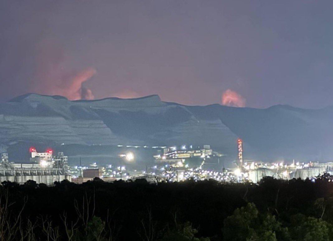 visegrad24's tweet photo. Ukrainian long-range drones have struck the Grushovaya oil terminal near Novorossiysk in Russia.

The facility is now on fire https://t.co/yQDwIFmRnt