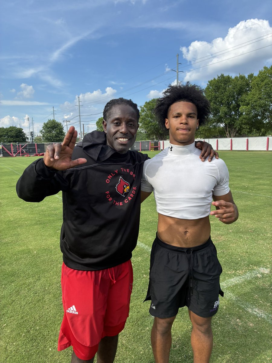 TheRealDeal_TB1's tweet photo. Had a great camp at @LouisvilleFB @ULFBRecruiting can’t wait to get back and keep this recruiting relationship going!!! @deionbranch84 @JeffBrohm @BrianBrohm @CoachNateUofL @vincemarrow @CoachKRJones @JalinMarshall 40yrd dash tested time (4.48-4.52) 5-10-5(4.21) 😤 https://t.co/wPp6p5ak4V