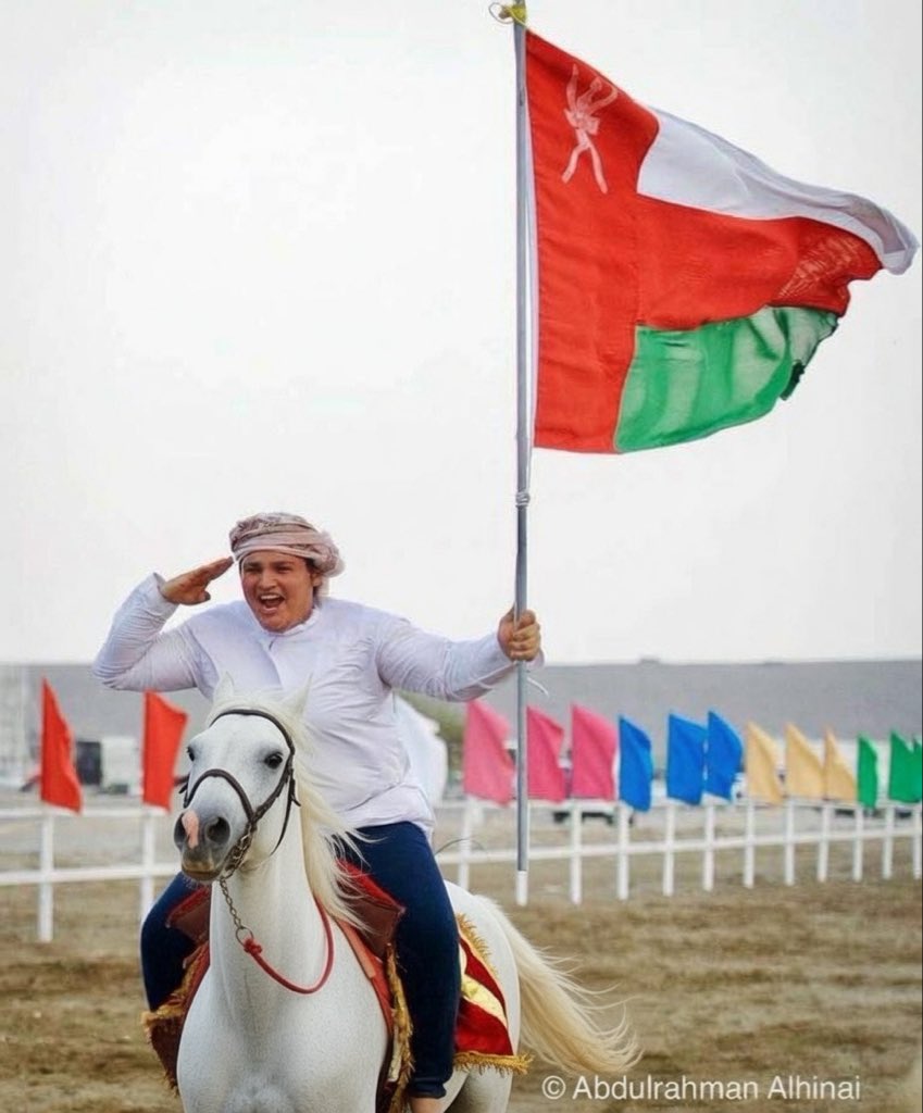 kh2006led's tweet photo. لا تؤجل كلمة، ولا حلماً، ولا خطوة خوفًا من أعين الآخرين.

فمعظم من تخشى أحكامهم مشغولون بأخطائهم، أكثر من انشغالهم بأخطائك.

الحياة لا تكافئ المتفرجين، بل تكافئ الذين تحرروا من سجن الأوهام، وبدأوا العمل 💫✨

#صباح_الخير 💝🌹 https://t.co/MBdnKxnlxW