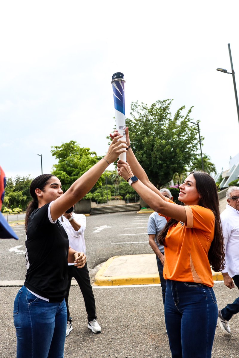 CibaoFC's tweet photo. Hoy estuvimos recibiendo la antorcha de Los Juegos Centroamericanos y Del Caribe en nuestro Estadio Cibao Fútbol Club como parte de su recorrido en la ciudad de Santiago ✊🏻🧡 https://t.co/2JmxDusgcr
