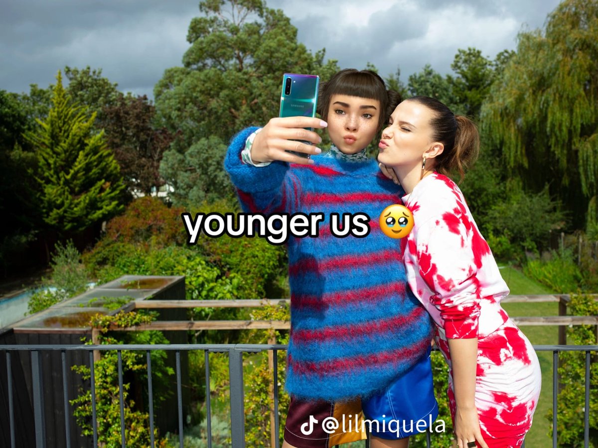anapaugalde's tweet photo. Lil Miquela tiene más de 2.5 millones de seguidores, ha firmado con marcas como Prada y Calvin Klein, y publica selfies desde lugares a los que nunca ha viajado. ¿La razón? No existe. Es un personaje generado por inteligencia artificial.

Y no está sola. Los influencers virtuales se han vuelto una categoría real dentro del marketing digital, perfiles diseñados con IA que acumulan audiencias, cierran contratos publicitarios y, cada vez con más frecuencia, resultan indistinguibles de una persona de carne y hueso.

La audiencia pareciera no estar tan preocupada. Muchos seguidores saben perfectamente que estos personajes son ficción y aun así interactúan, opinan y compran. Quizá el gusto está en cómo se construye la narrativa detrás de ellos.

Si un personaje sintético recomienda un producto que, hipotéticamente, llegara a fallar, el peso de la responsabilidad sobre el influencer sería casi nulo. ¿Ustedes confiarían en las recomendaciones de un personaje construido con IA?
#Comunicacion #ComunicacionEstrategica #Influencer #IA #AI #RedesSociales