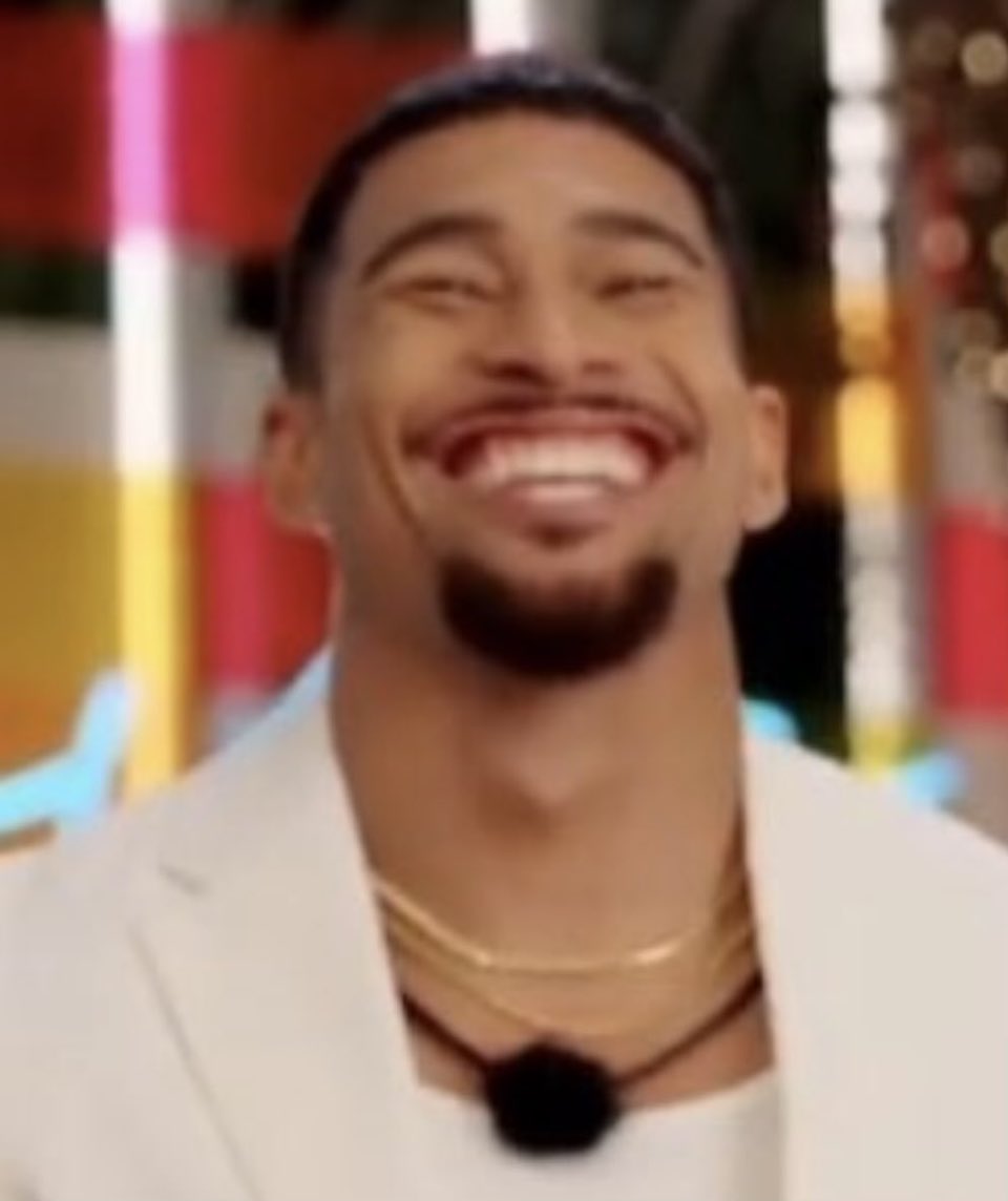 adorrekate's tweet photo. KC TAKE ON DARKER SKIN WOMEN??????????? #loveislandusa https://t.co/2LkOrSyRep