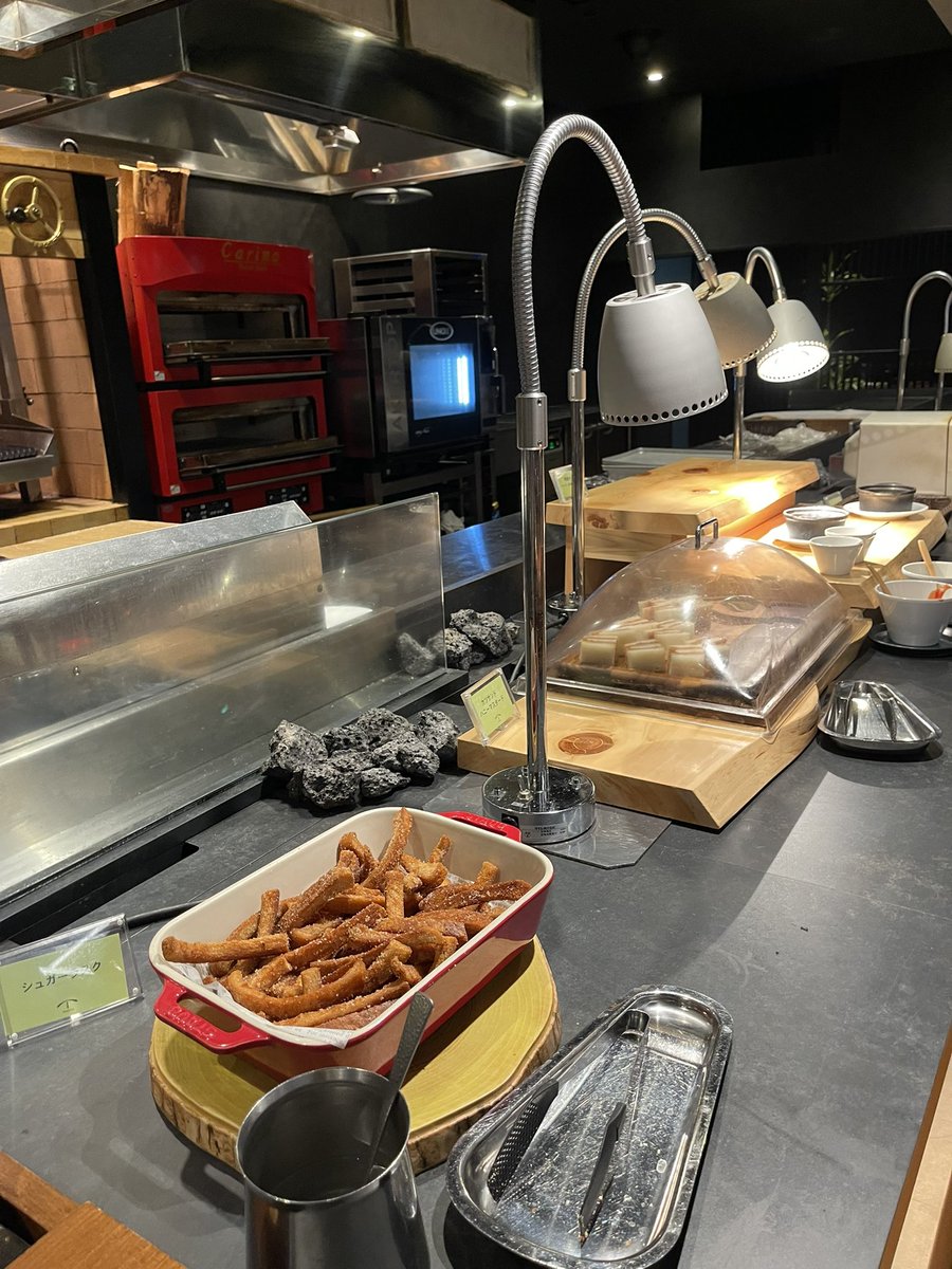 sabure56's tweet photo. 朝ビュッフェもよかった！海鮮丼も作れて満足〜 https://t.co/bA9eI85QQo
