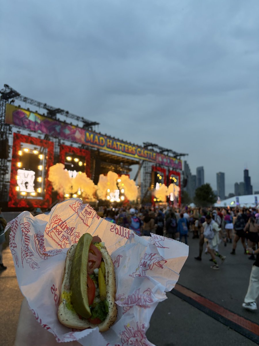 RobesCap's tweet photo. Unreal Chicago Dog https://t.co/kotkAlHMIr