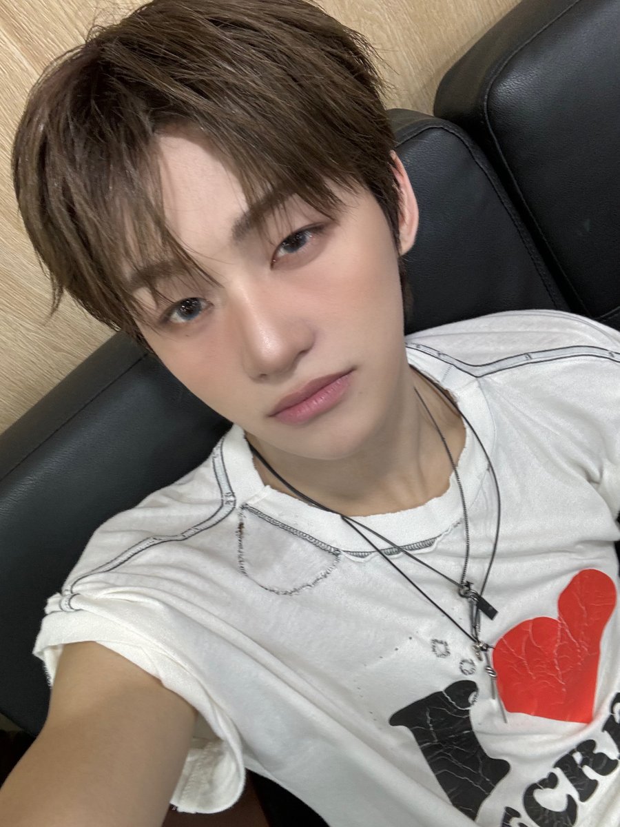 ely42aedes's tweet photo. 아 어제 진짜 얼굴 말도 안되게 귀여움..... https://t.co/FRWffXqggA