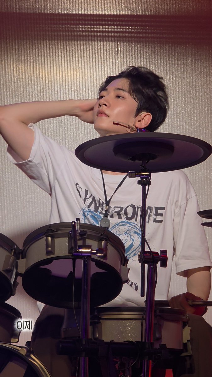 NowisJigum's tweet photo. 6시퇴근 홍은기
2025                                             2026 https://t.co/d76Ke01oGn