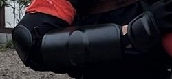 HST_2094's tweet photo. ふと思ったけど、忍の腕に付けてるプロテクターはどこのだろ？分からなくてずっと気になってる😔 https://t.co/0crrkSfp5B