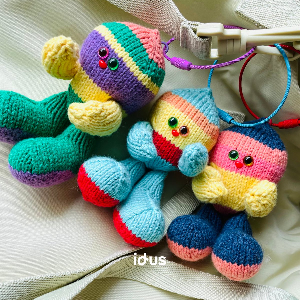 idus_jp's tweet photo. なんだか目が合う👀🌈

カラフルなミニ編みぐるみキーホルダー。
バッグのワンポイントにも◎
#編みぐるみ #キーホルダー #ハンドメイド https://t.co/4SNkrIrpcu