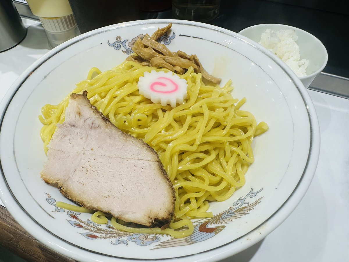a3_gy's tweet photo. 油そば ちょいメシ 680yen (@ 田町油そばセンター　立喰い in 港区, 東京都) https://t.co/Ke1Tm8XDUu https://t.co/h5aeDB8uLt
