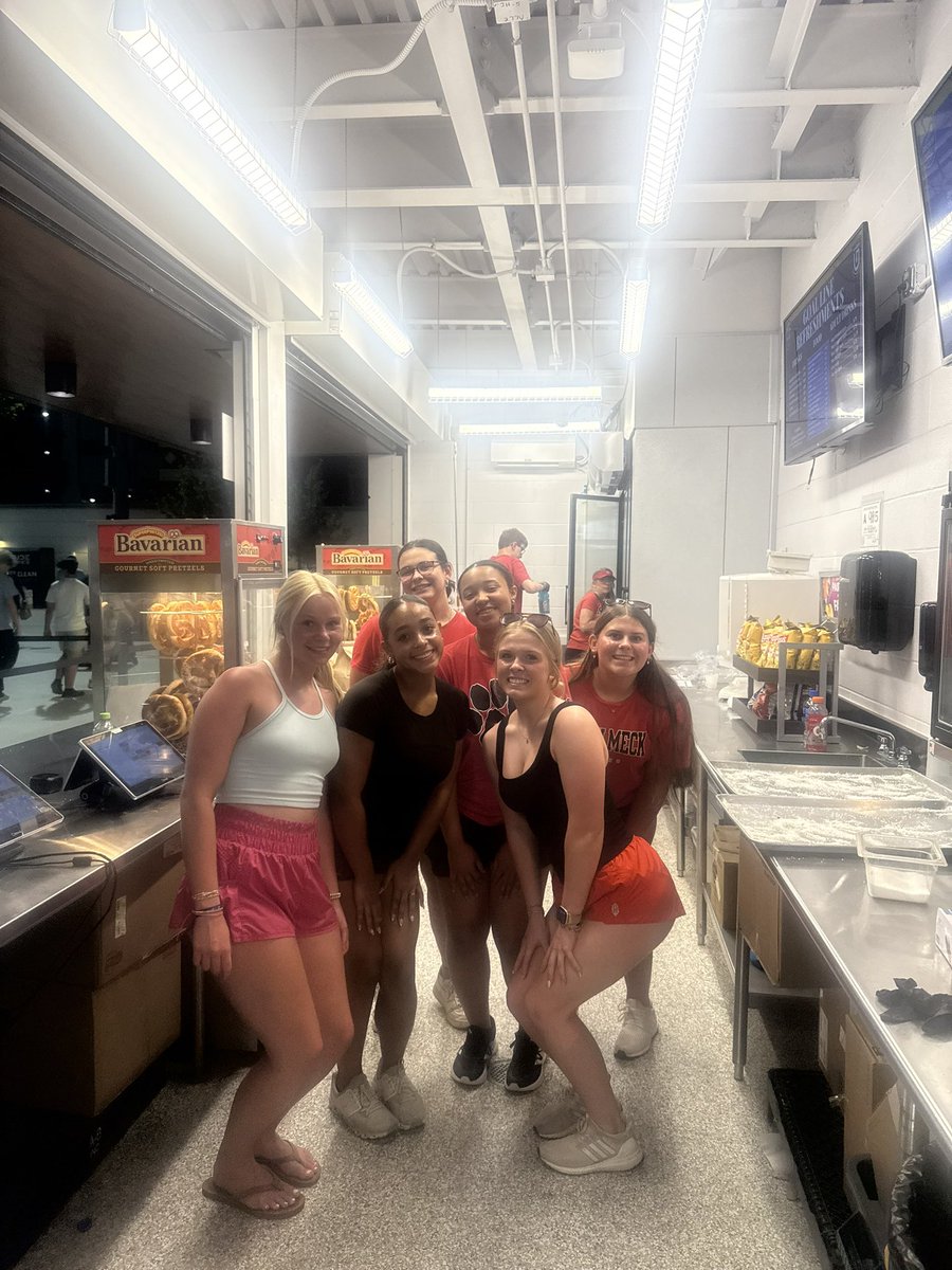 Andela_Moyo's tweet photo. Fun night fundraising at the Lacrosse game last week with my team! #GoSabres @SMSabreSoftball https://t.co/XM4xbH5IrX