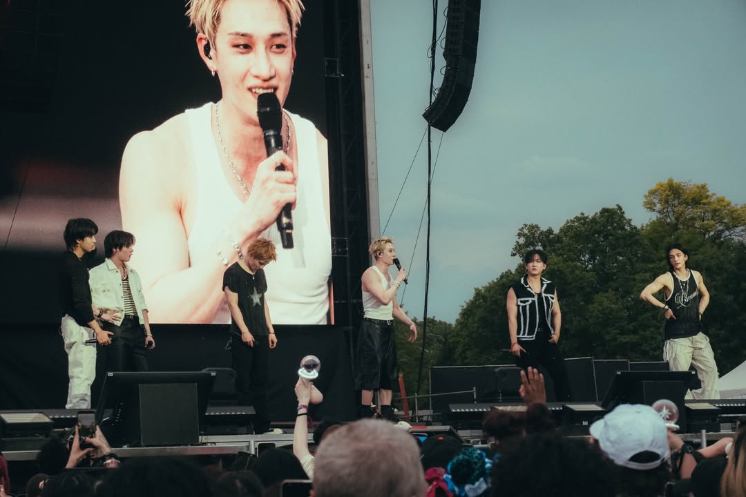 cb97LATAM's tweet photo. 📸 | Bang Chan y los chicos por @ lucyy.studios en el Governors Ball 2026 ❤️🐺

🔗 - Les dejamos los post original en las respuestas

#방찬 #BangChan
#SKZBall #GovBallNYC https://t.co/RXCUQCurta