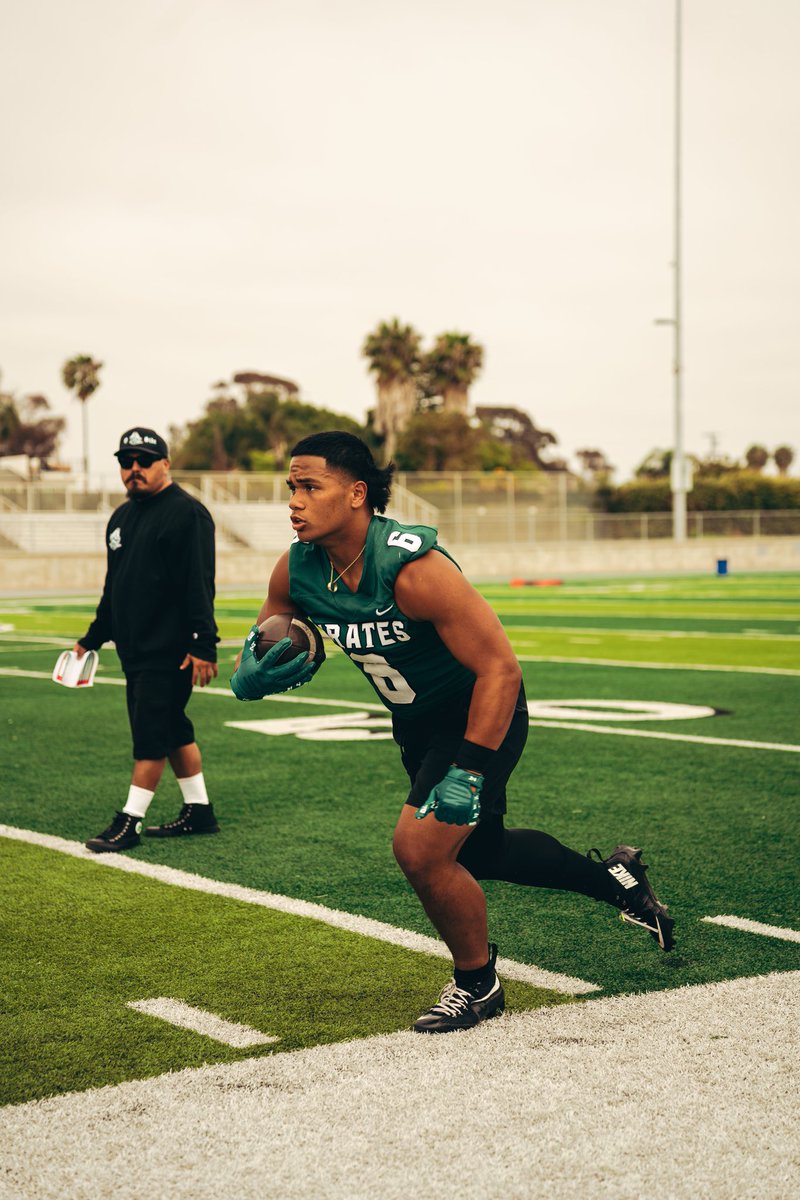 Nekeletuli2028's tweet photo. Spring Ball 2026 was great! In our spring game, I was able to make plays on both offense and defense. Can’t wait for summer ball 🤙🏾 https://t.co/5iMdJ5YUQN