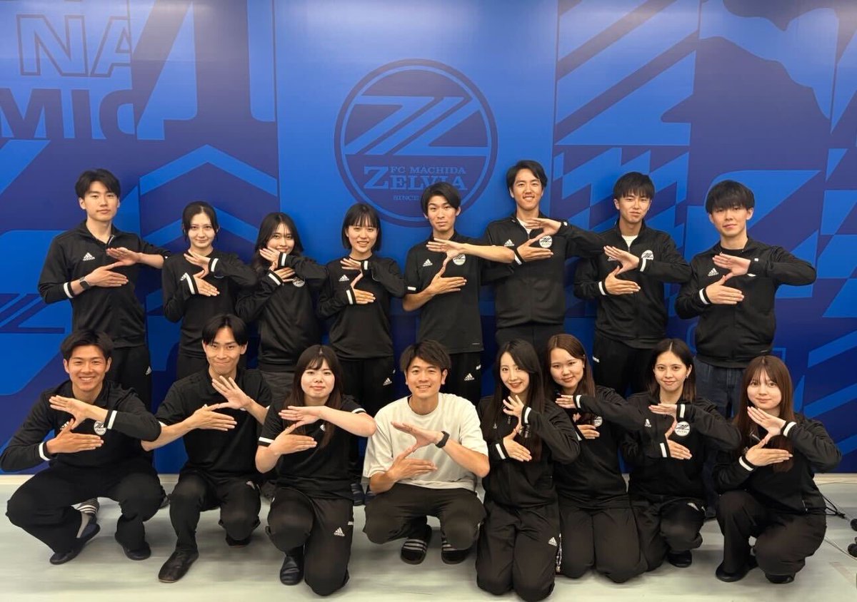 FCMZ_SS's tweet photo. 🌟第2回YMZP🌟

今回の担当はパートナー事業部の三好さん💙

パートナー事業部に所属する学生も、そうでない学生もワークショップでは主体的に考え、新規パートナーの提案をしました🙌✨

今回の経験をそれぞれの業務に活かします❤️‍🔥
#FCMZ学生スタッフ #FC町田ゼルビア
#zelvia https://t.co/AxyP6tsgsl