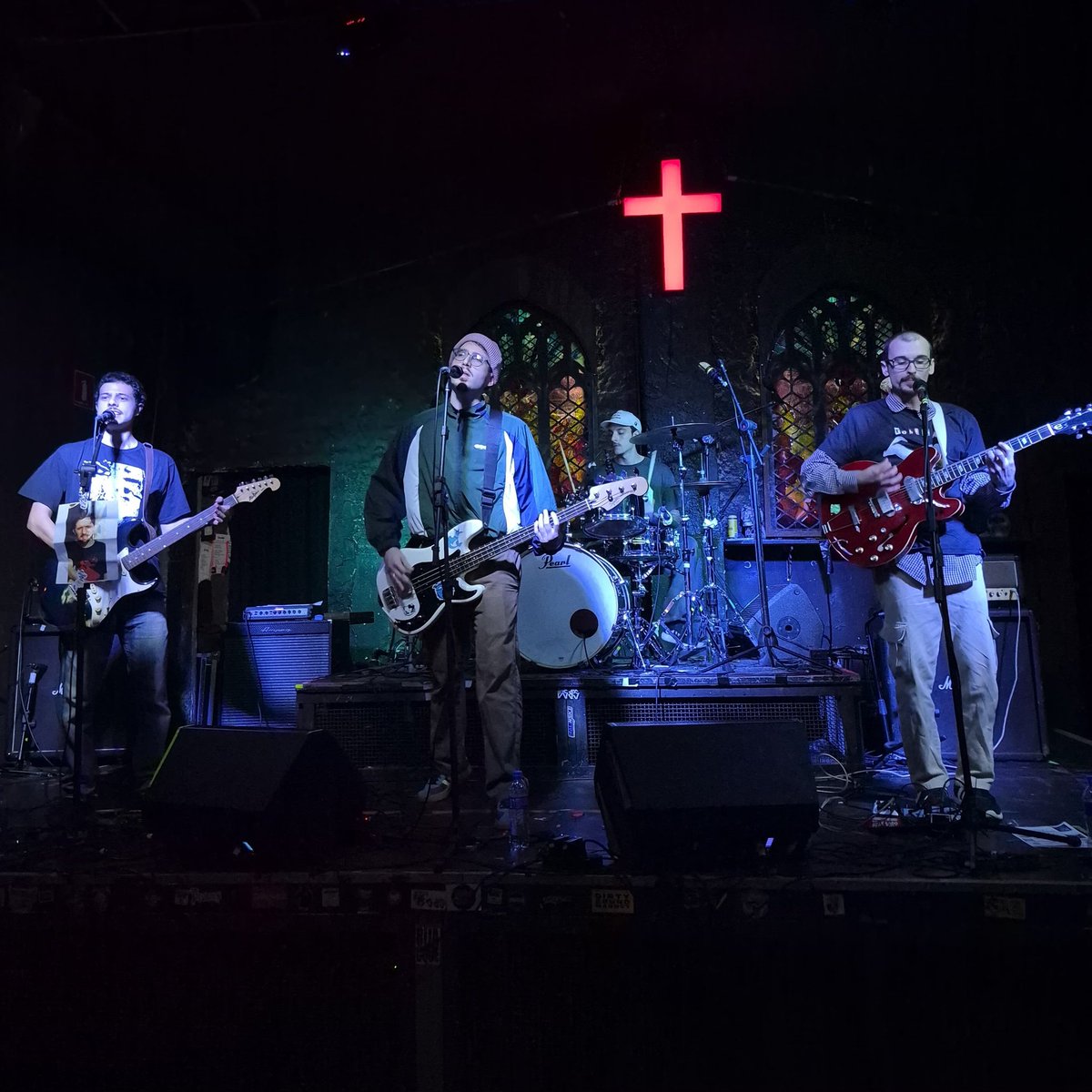 acervoelpc's tweet photo. role abençoado!!! 🤍🙏✨️
dominguera muito foda com 3 bandas incríveis. este lado para cima, junto com zero to hero e mães católicas. la iglesia é muito daora!!!!! queremos maiisssss 🥺🩵 https://t.co/qekvDgiZf8