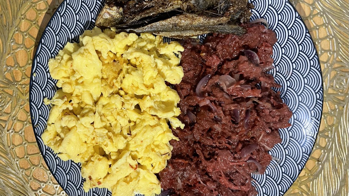 esnuopea's tweet photo. love is when i hav bfast as it is, bfast for lunch, or bfast for dinner ⭐️ https://t.co/R8kv2WDB9B