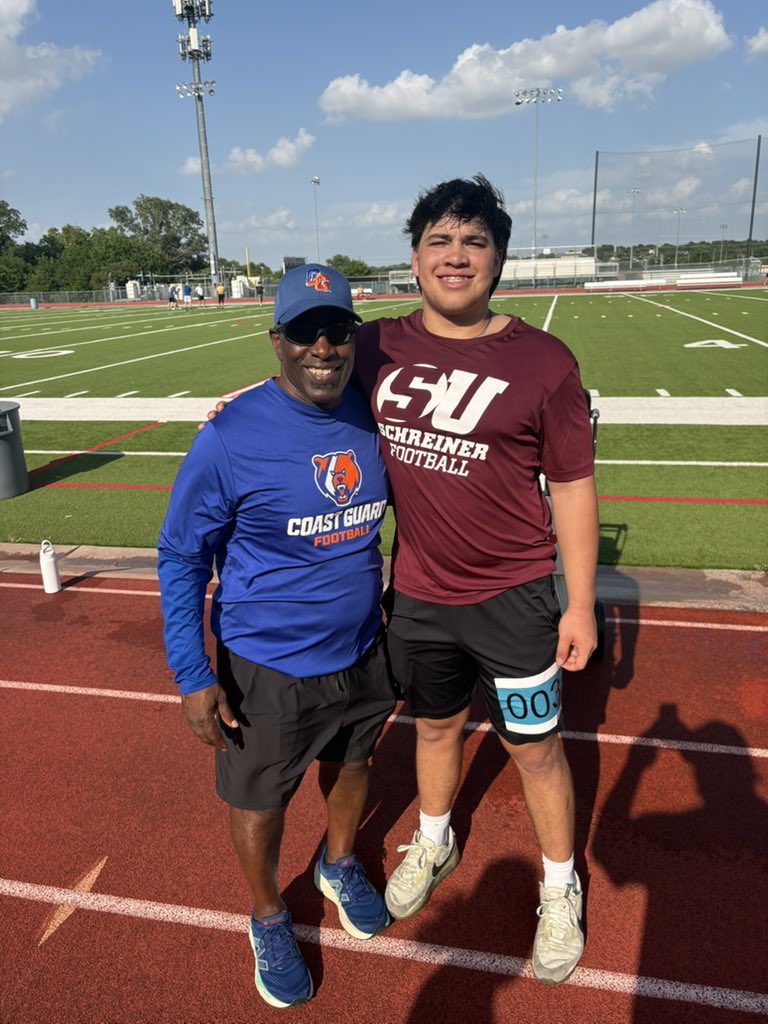 MacMezger's tweet photo. Thank you for the invite today, U.S. Coast Guard coaches Grant and Wells @CGrant721508 @CoachJBWells ! It was a great camp! @PlayBookAthlete @GladneyJoe @CoachJacobZinn https://t.co/Ehc6suUXZf