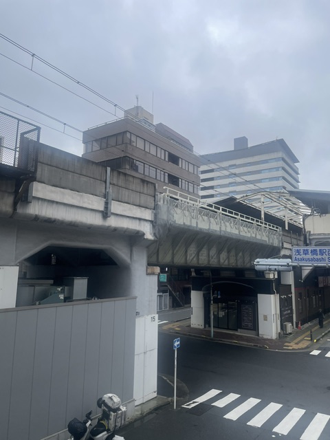 TokiwaToy's tweet photo. 06/08/2026
東京浅草橋　曇り☁️22度
例年並みのタイミングで梅雨入り☂️
台風も通過したり線状降水帯が発生したり
水不足のダムの水位も回復したでしょうか？
極端な天候にならずに日々過ごしたいものです😅
今日一日よろしくお願いします🍻
＃企業公式が地元の天気を言いあう🌴 https://t.co/oF6Z36VEWV