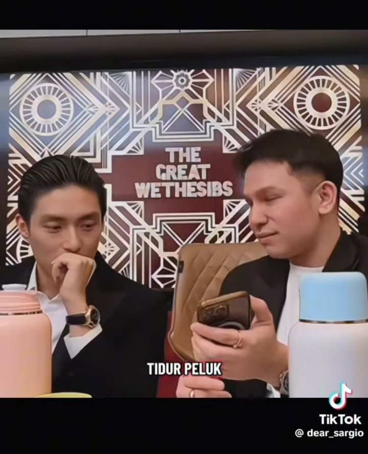 Britaindah's tweet photo. Rumah dia yang bayarin, tetap kasih tunjangan anak. Tapi bahkan adiknya sendiri malah bilang terima kasih ke orang lain karena dekat dengan Tania - Thalia.

Eh serius ini Jordi begini? Ga kasian ya sama kakak kandungnya sendiri. Padahal dulu bisa dikenal publik karena diangkat ruben loh. 

Belum lama ini beredar video dari akun tikt*k fans sarwendah dan Gio (Sergio), dimana adik ruben onsu yaitu jordi onsu memberikan dukungan dan ucapan terima kasih karena selalu ada untuk keponakannya.

Dari kabar yang beredar, Ruben memang sudah tidak dianggap keluarga karena pindah agama. Tapi, bukannya ikatan darah itu biasanya lebih kental dari apapun ya?