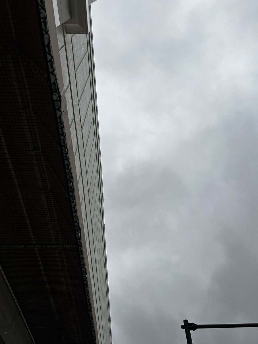 HelloPCTotsuka's tweet photo. 梅雨に入った関東です。
お天気アプリは、雨が降ってないと出てても、霧雨が降っていたりする戸塚です。
ザ梅雨です。
#企業公式が毎朝地元の天気を言い合う
#パソコン教室
#戸塚 https://t.co/kNNFISsLIs