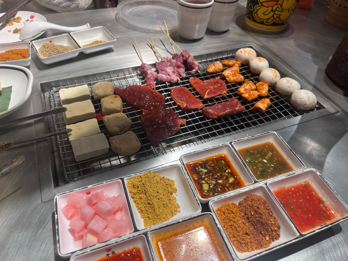 LexiMorganGreen's tweet photo. Trying the ultimate late-night street snack in Chengdu – spicy skewered tofu cubes that hit different every single time , https://t.co/3gjEM98Qqy