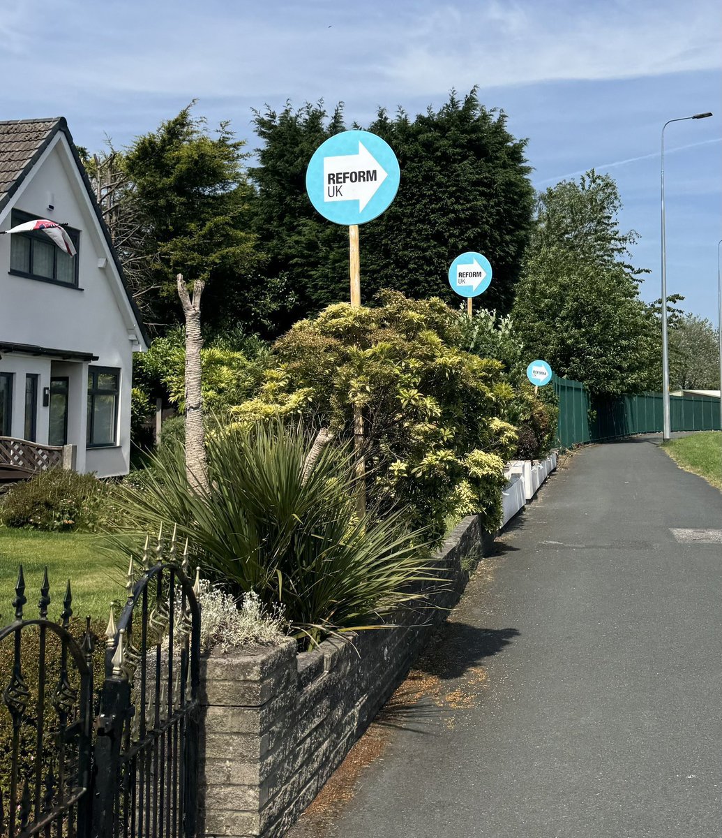 LaticsJosie's tweet photo. @GBPolitcs @CharlieSimpsonA I live in Ashton-in-Makerfield.

No one around here believes this will be anything other than a 50/50 battle between Reform &amp; Labour.

It’s bizarre why Restore shills are destroying their own credibility.

The party will be exposed on results day. https://t.co/weUQTBevf7