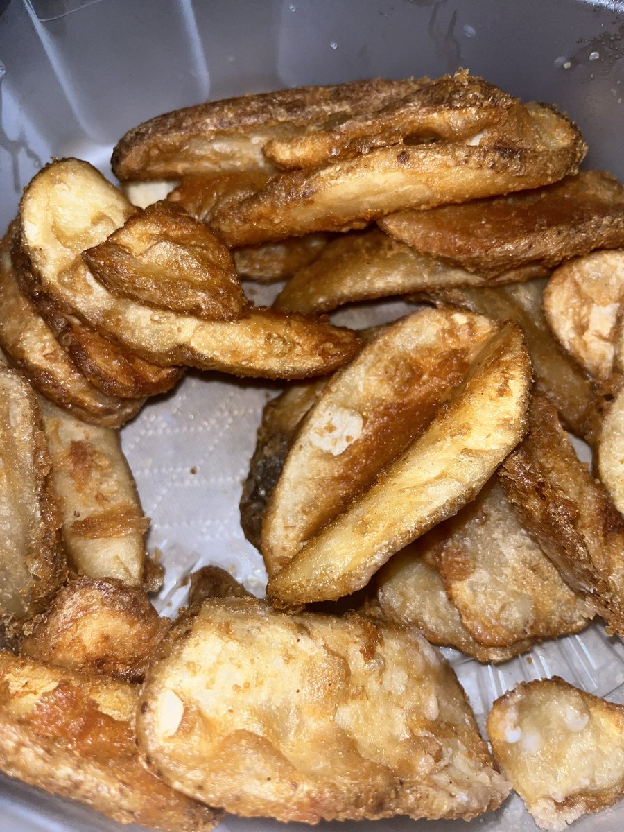 jenny0101's tweet photo. @Applebees What does the word “loaded” in your loaded potato waves mean to you? https://t.co/IoQ2LdpUpa