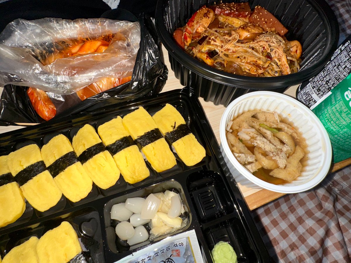 beomb0mb's tweet photo. 건강하지 않은 음식은 정신을 건강하게 만든다 !
(건강한 음식도 올립니다)

내가 먹은 음식 모음 🥩🍔🌭🍟🌮🥓🌭🍗🥙🥚🌯🍲🥗🍜🍱🍙🥟🍣🥡🥮🍚🍝🍩🍬🍯☕🦐🍦🍭🍨🍺🍷🍽🥢🧋

1. 한강 + 마라샹궈 + 계란초밥 = 👍🏻
2. 이건 그냥 브런치 토스트 🍳
3. 보쌈 칼비빔면
4. 직화 막창 🤭 https://t.co/NDfwPFrige